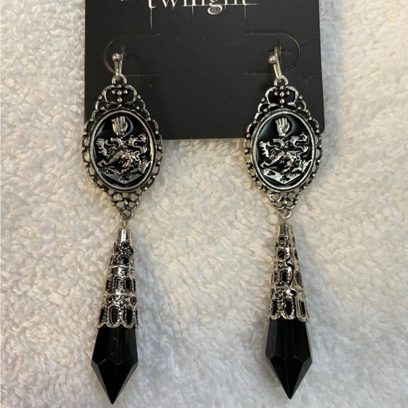 The Twilight Saga Cullen Crest Earrings - Picture 3 of 3